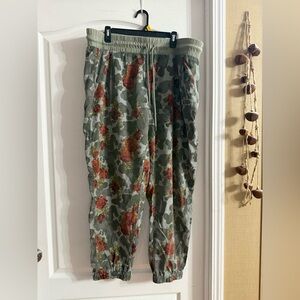 Cato Women’s Camouflage Floral Joggers Sz 18/20W. Jan-20